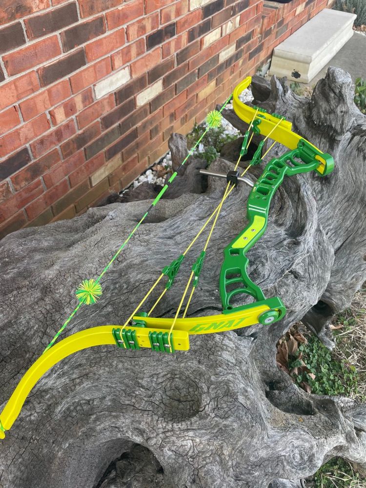 Gnat lever bow in Yellow / Green anodize