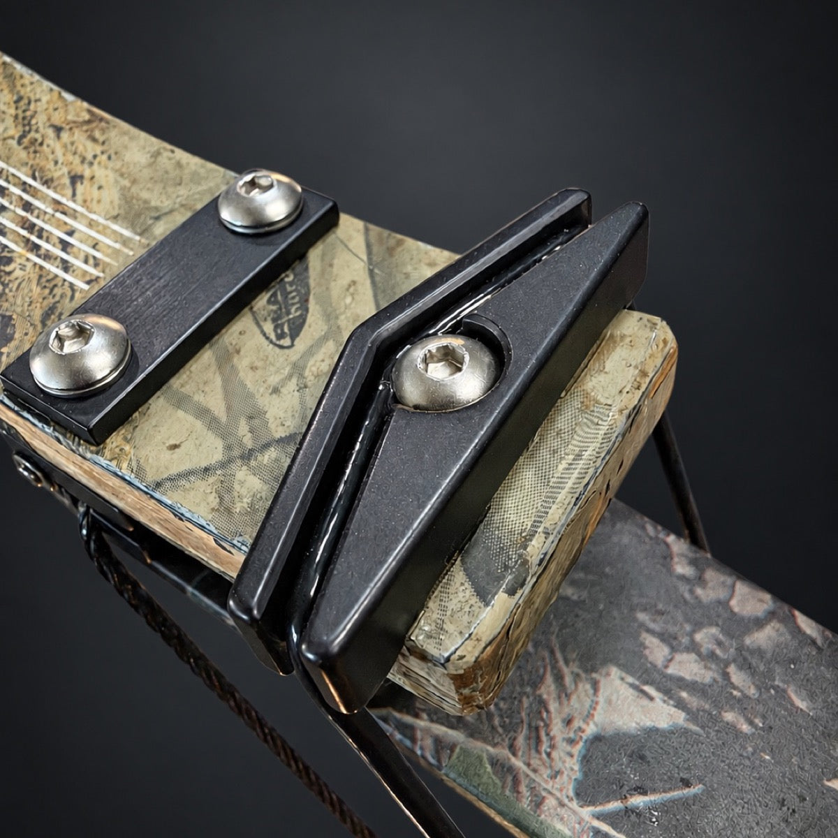 Saddle set on an Oneida outboard limb
