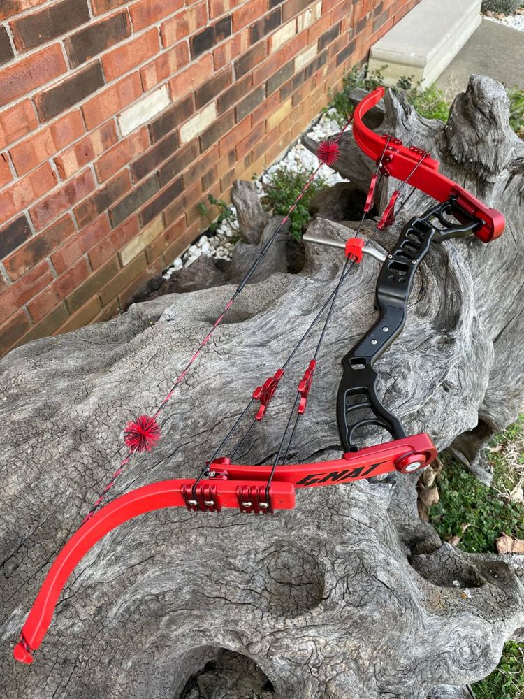Gnat lever bow in Red / Black anodize
